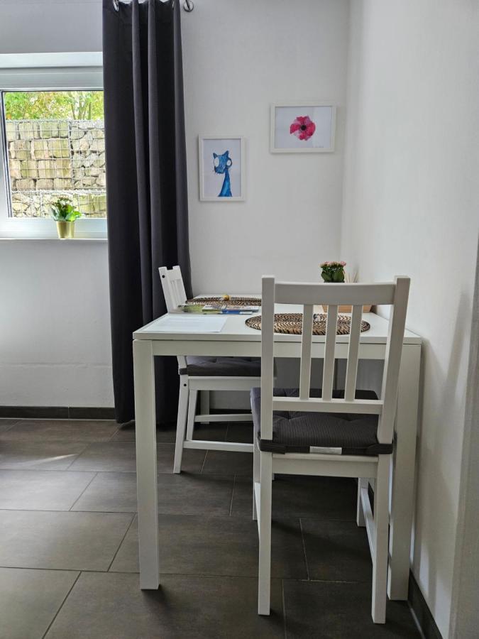 Gemuetliche Wohnung In Ruhigem Wohngebiet アシャッフェンブルク エクステリア 写真